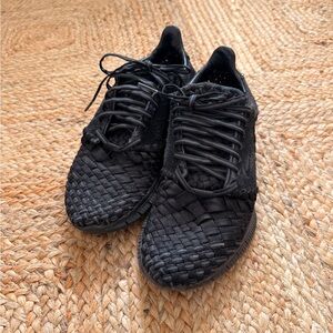 Nike Black Woven Women's Sneakers with Suede sides